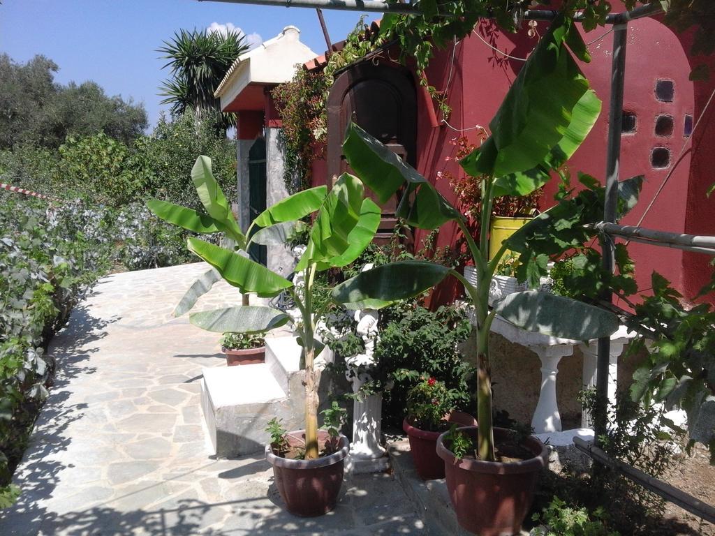 Malotu Resort Sinarades Экстерьер фото